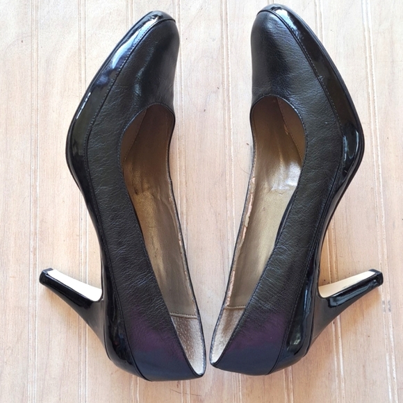 Liz Claiborne "Cammie" Black Leather High Heel Pumps Elegant Chic Round Toe - Picture 7 of 16